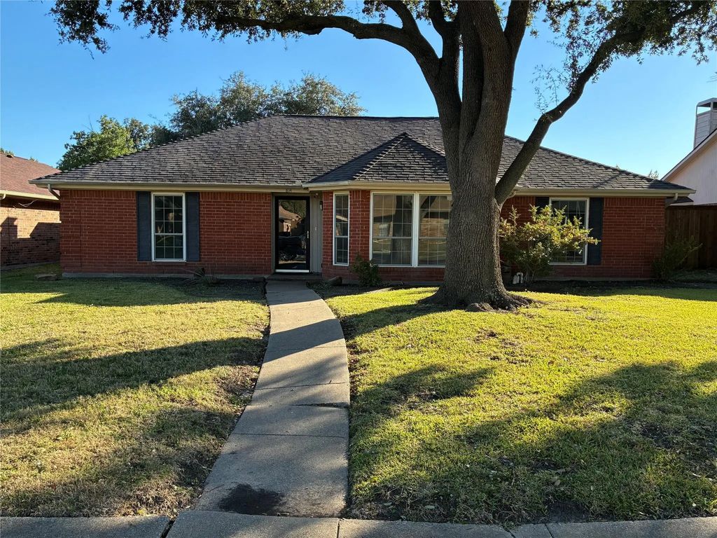 814 Meandering Way, Mesquite