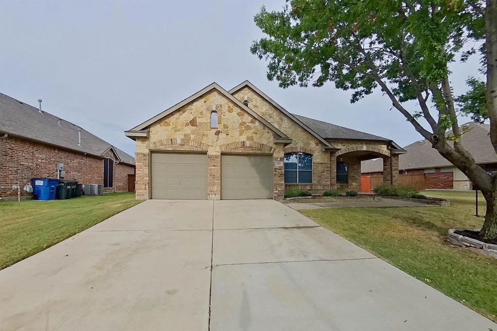 209 Bugle Call Road, Forney