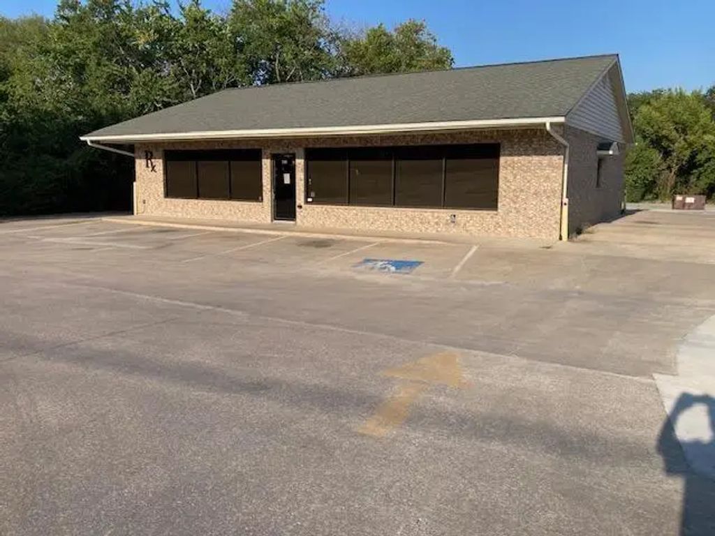 2108 N Center Street, Bonham