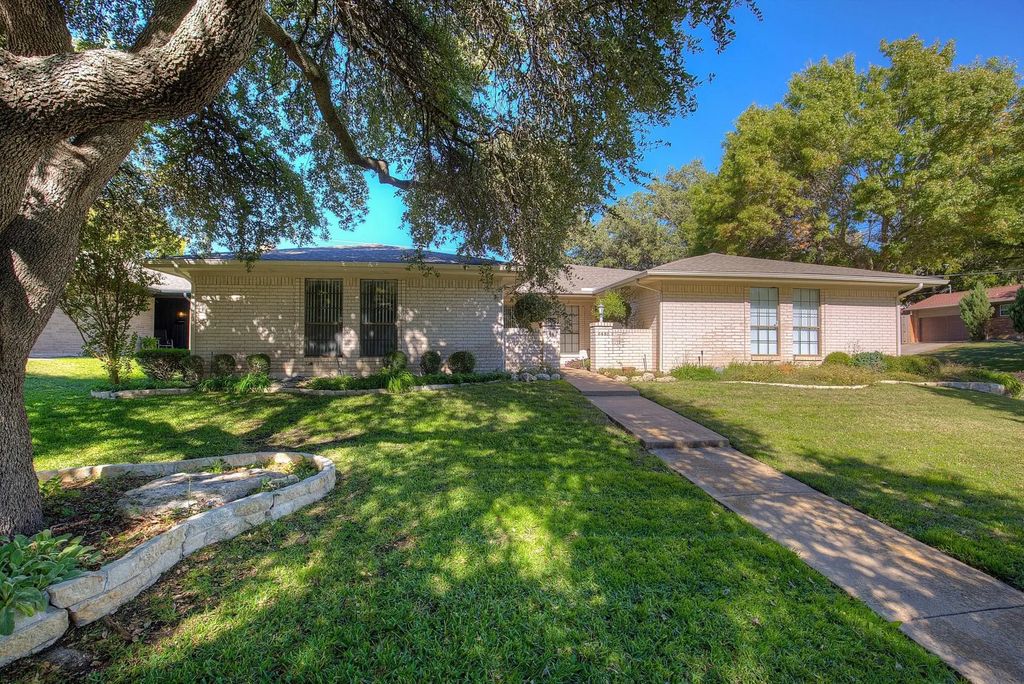 6452 Waverly Way, Fort Worth
