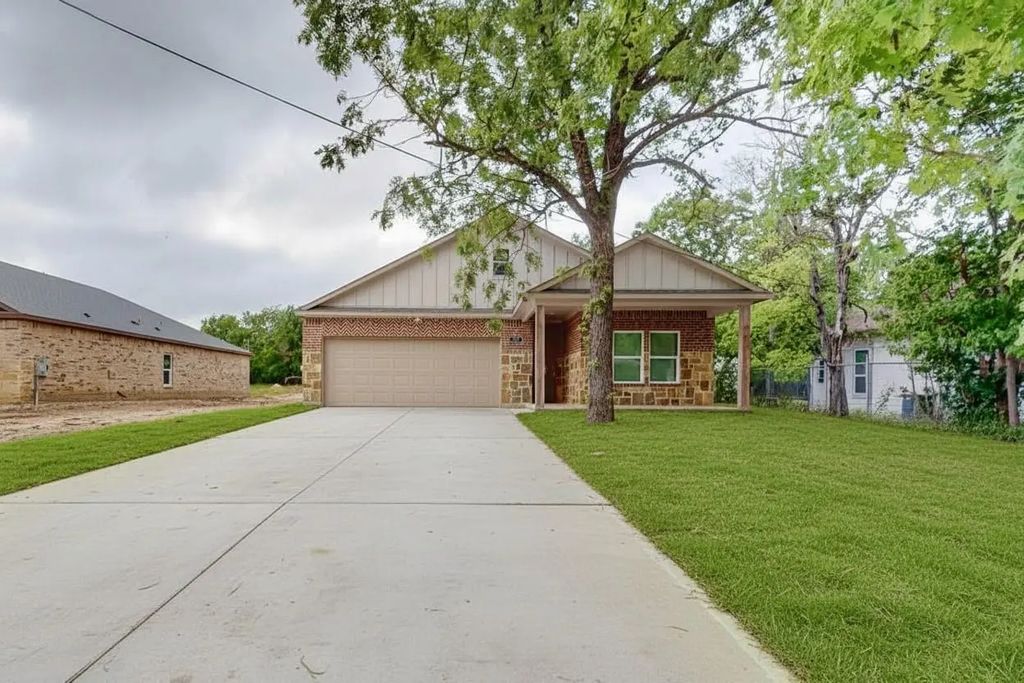 201 Dellis Street, Terrell