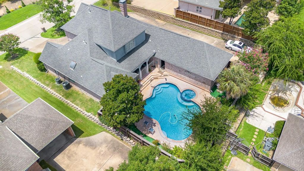 2106 Shari Lane, Garland