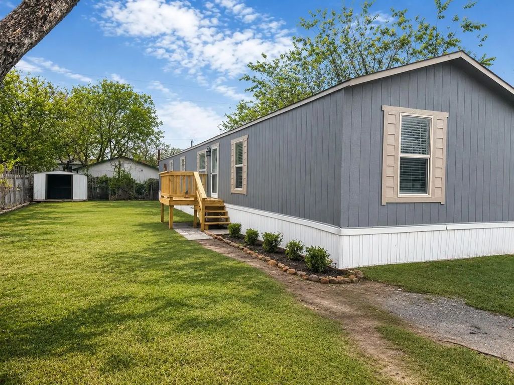 5421 Lake View Drive, Granbury
