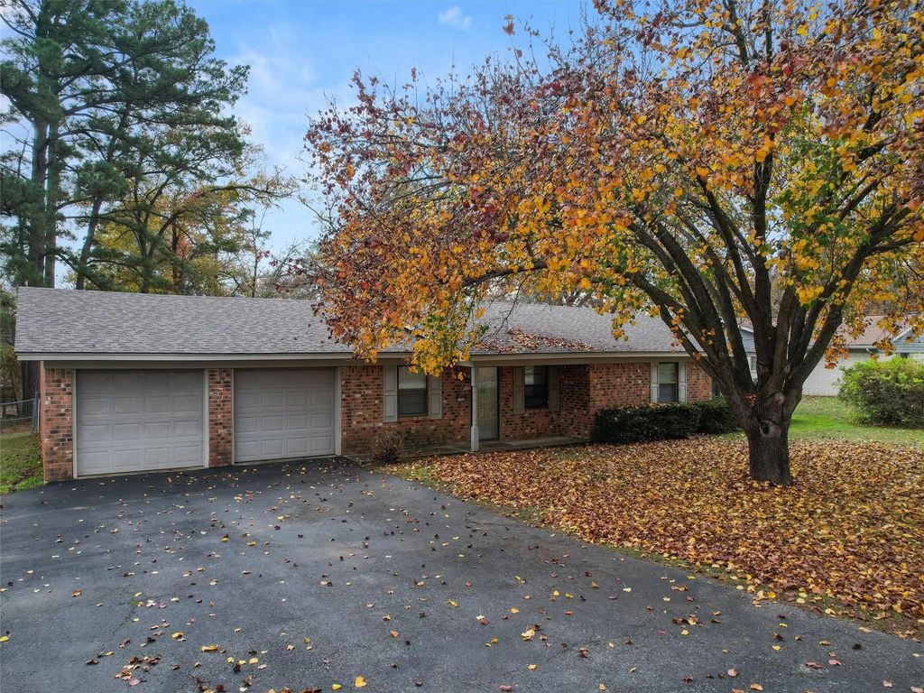 1102 Blueridge, Longview
