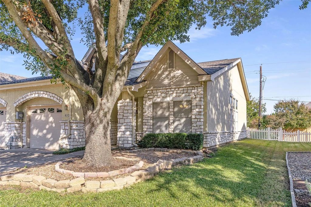 832 Beechcraft Avenue, Grand Prairie