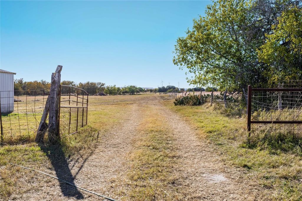 76 County Road 222, Goldthwaite