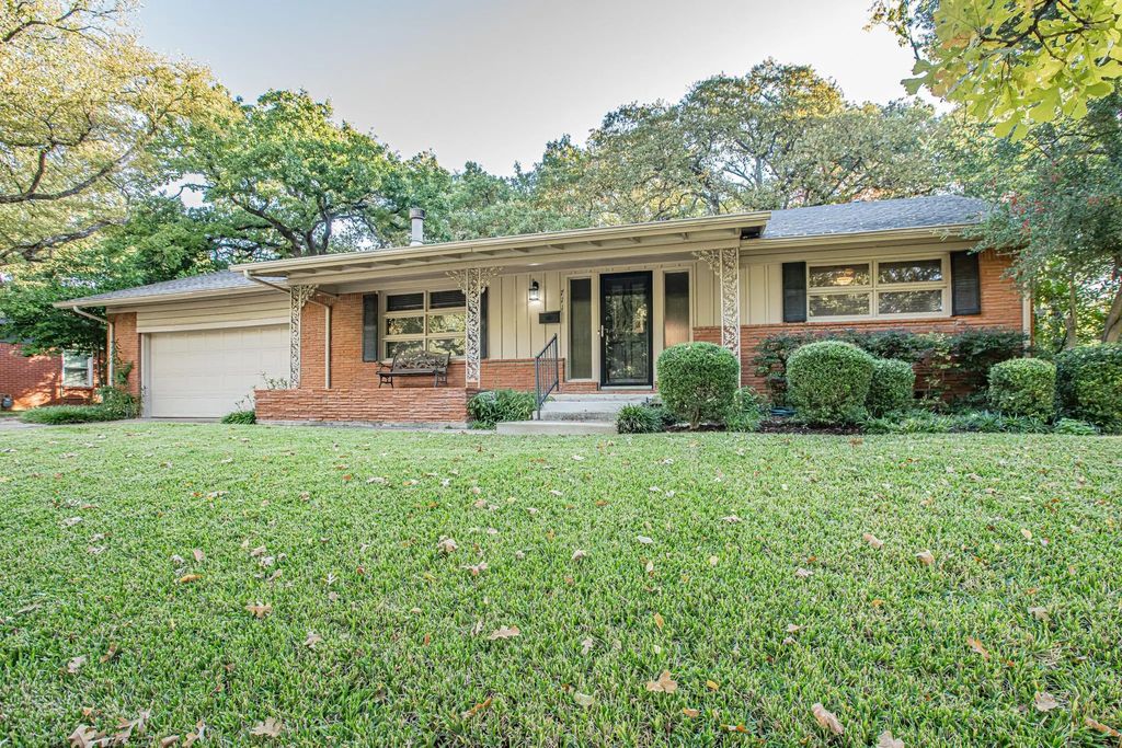 711 Briarwood Boulevard, Arlington