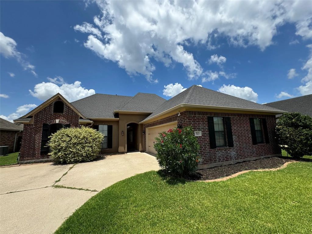 513 Falling Water Circle, Bossier City