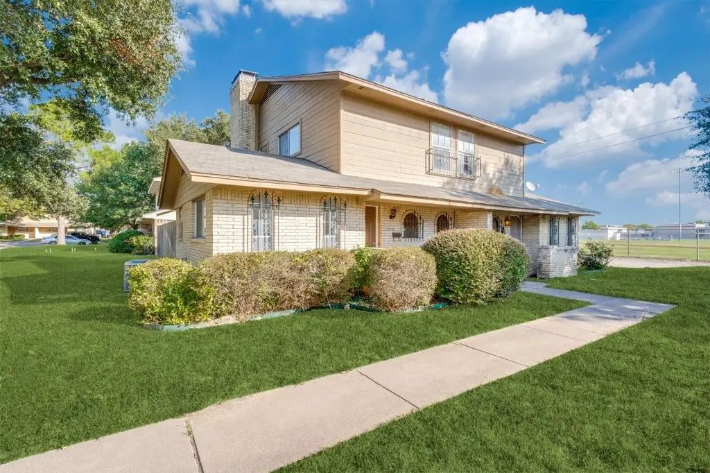 3001 Helmet Court 3003, Irving