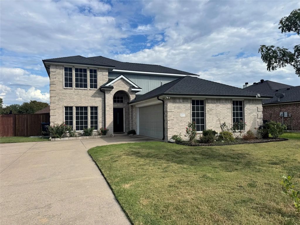 6911 Justin Lane, Greenville