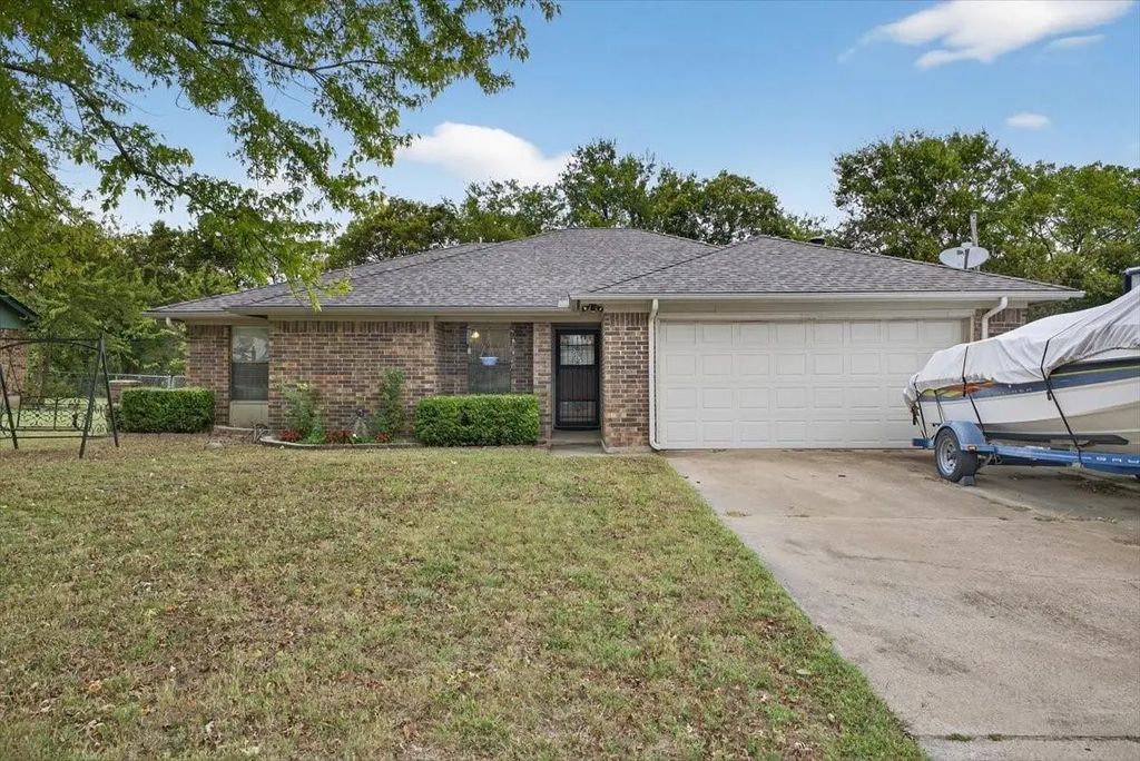 405 Nita Court, Crowley