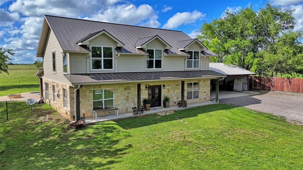 209 E Meadows Street, Saint Jo