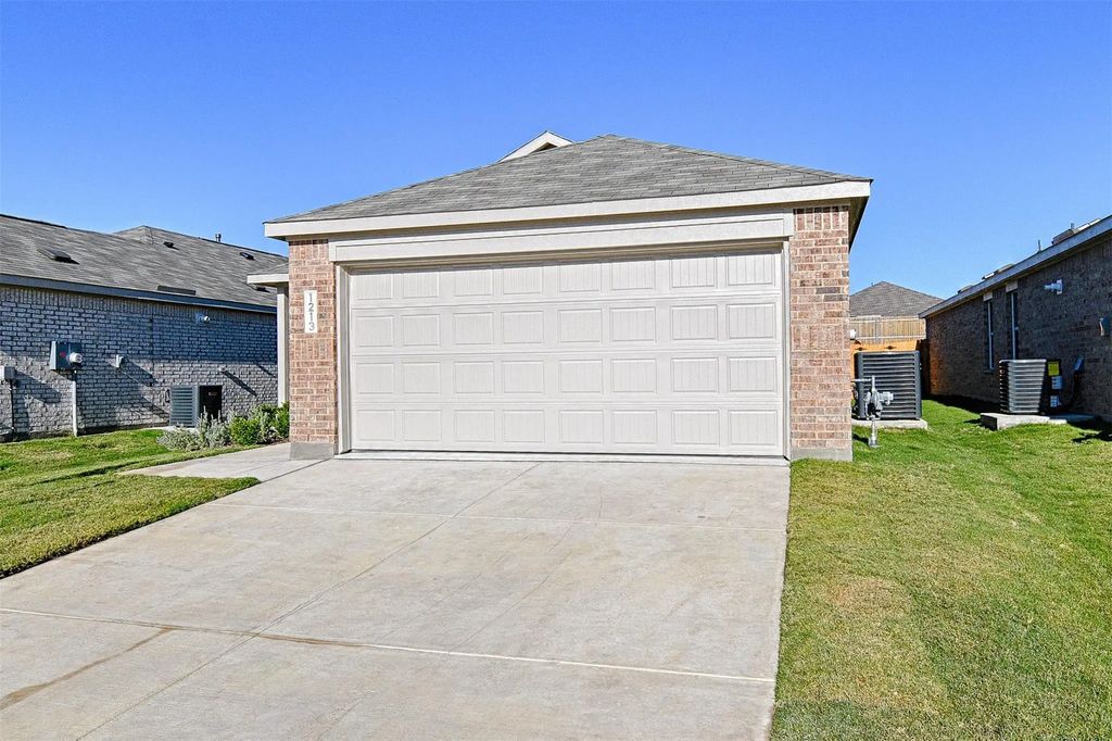 1213 Falcon Heights Drive, Forney