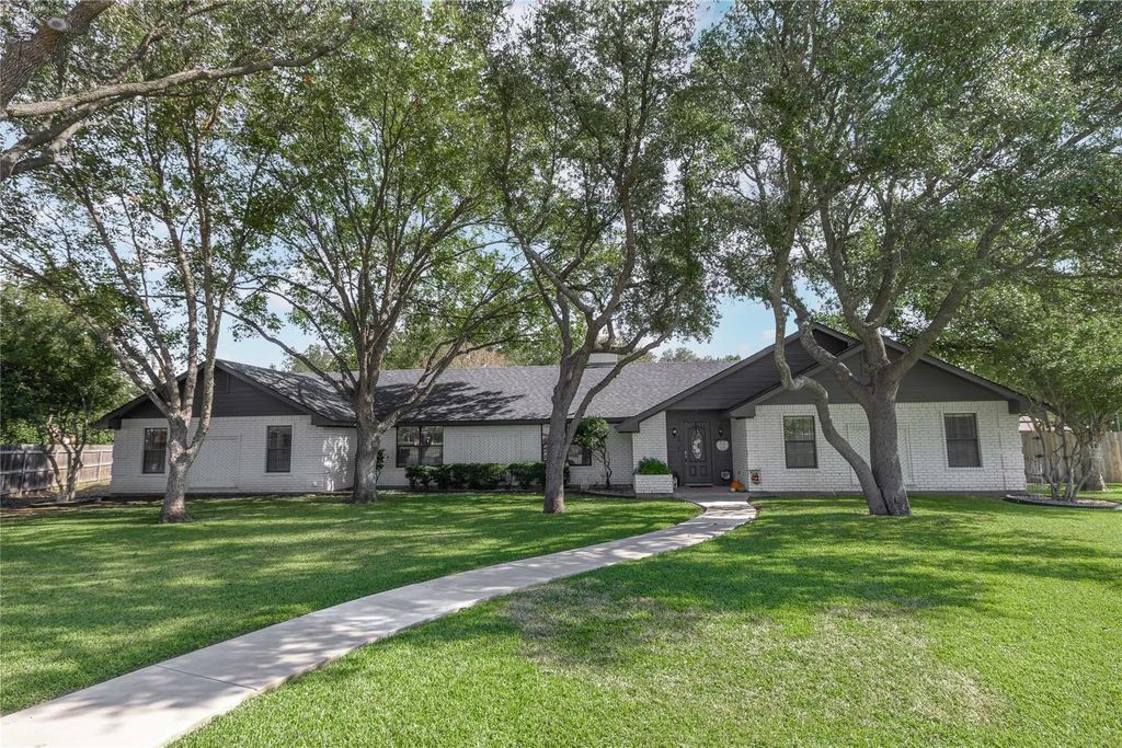 3 Redstone, Brownwood
