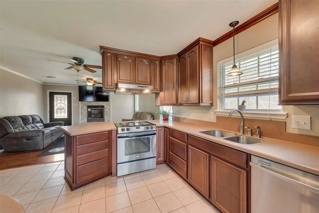 8636 W St Hwy 31, Athens