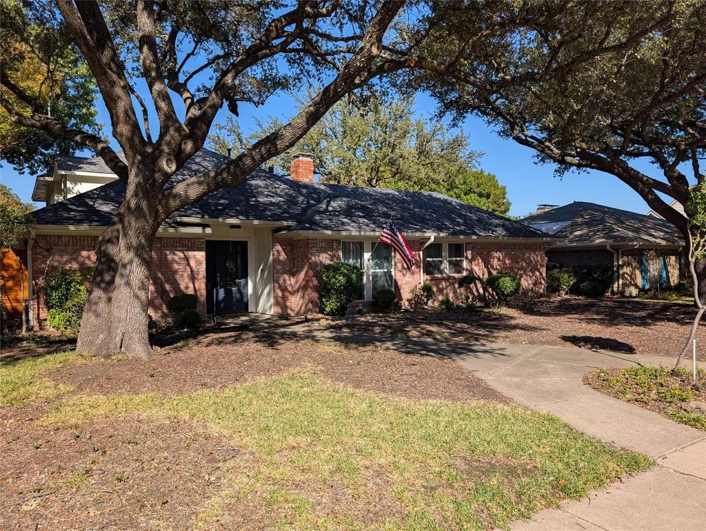 238 Woodcrest Drive, Richardson