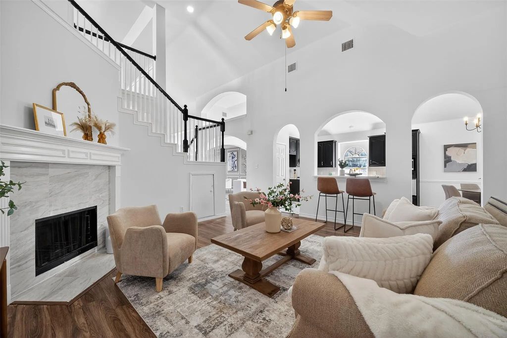7854 Creek Meadows Drive, Fort Worth