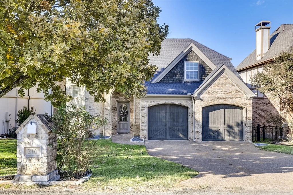 216 Hide A Way Drive, Mabank
