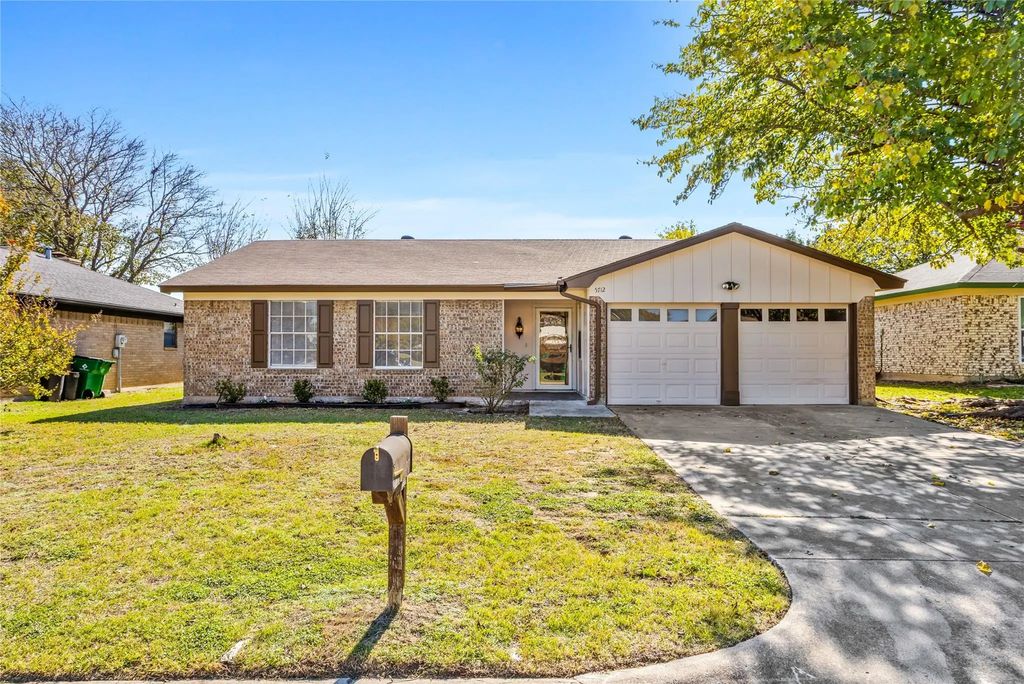 5712 Twin Oaks Drive, Haltom City