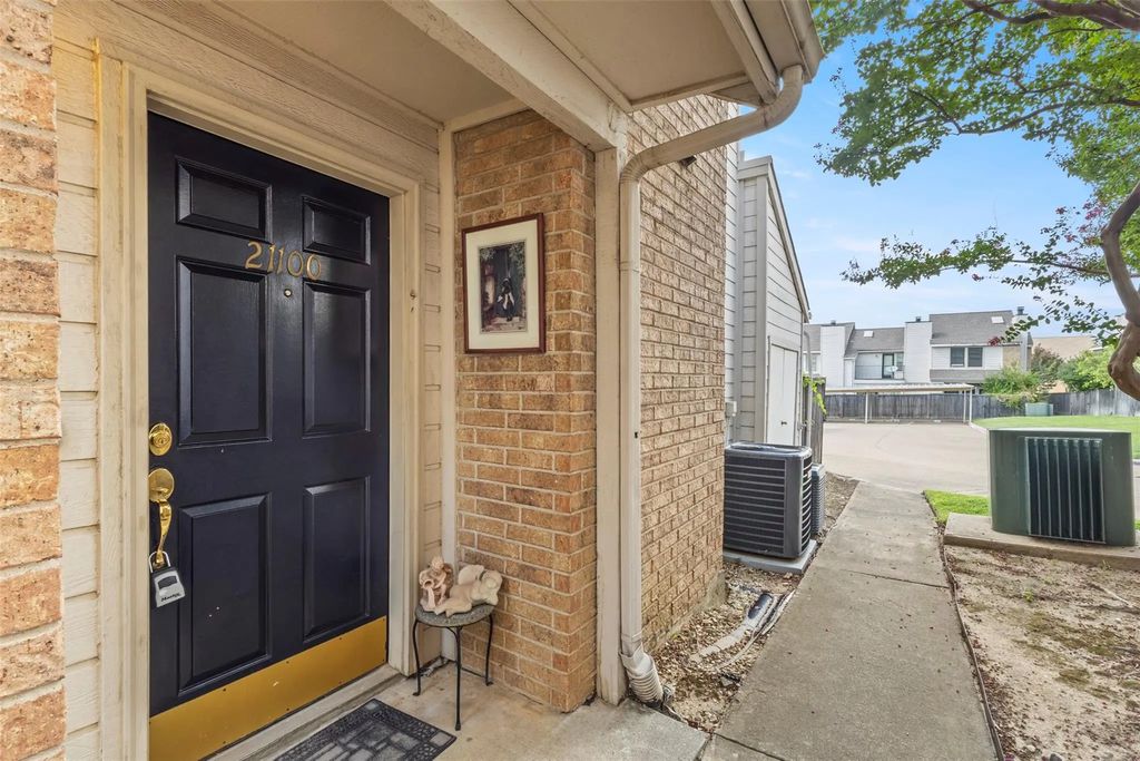 3635 Garden Brook Drive 21100, Farmers Branch