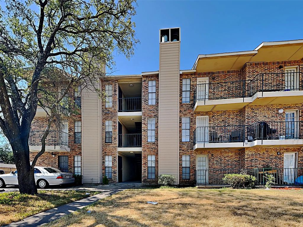 9520 Royal Lane 211, Dallas