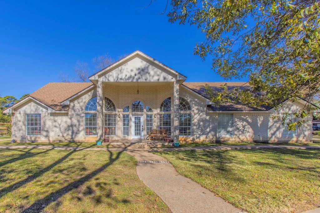 2622 Kendall Lane, Waco