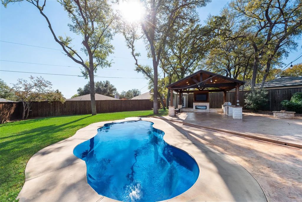 8412 Timberline Court, North Richland Hills