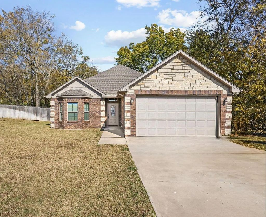 2239 E Tuck Street, Sherman