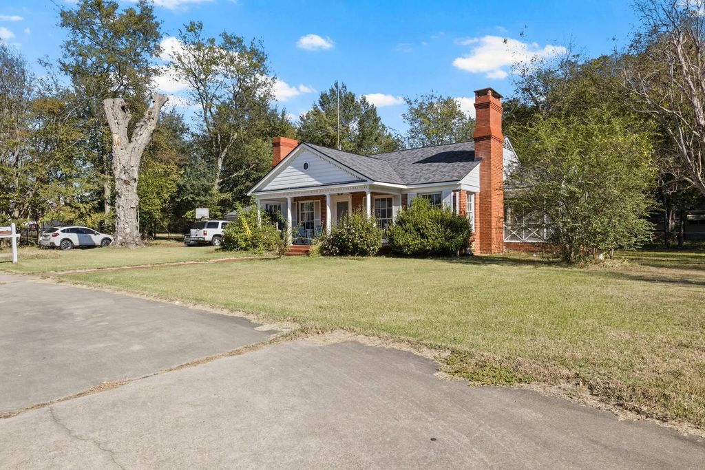 205 S Main Street, Winnsboro