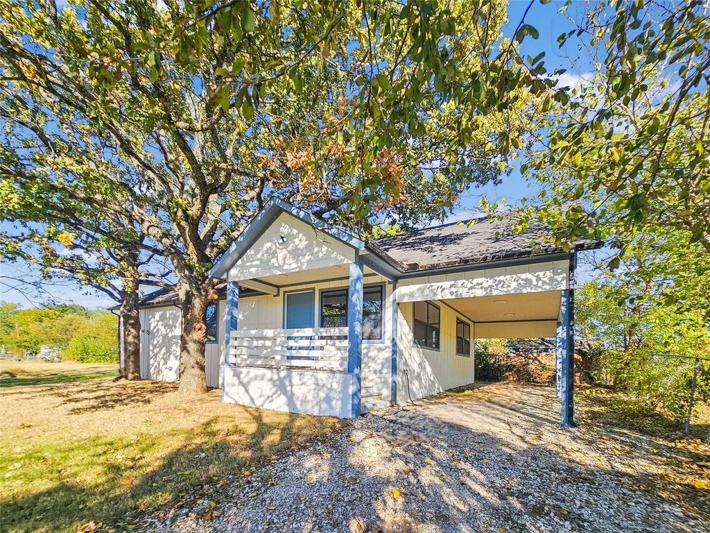 328 Whispering Trail, Gun Barrel City