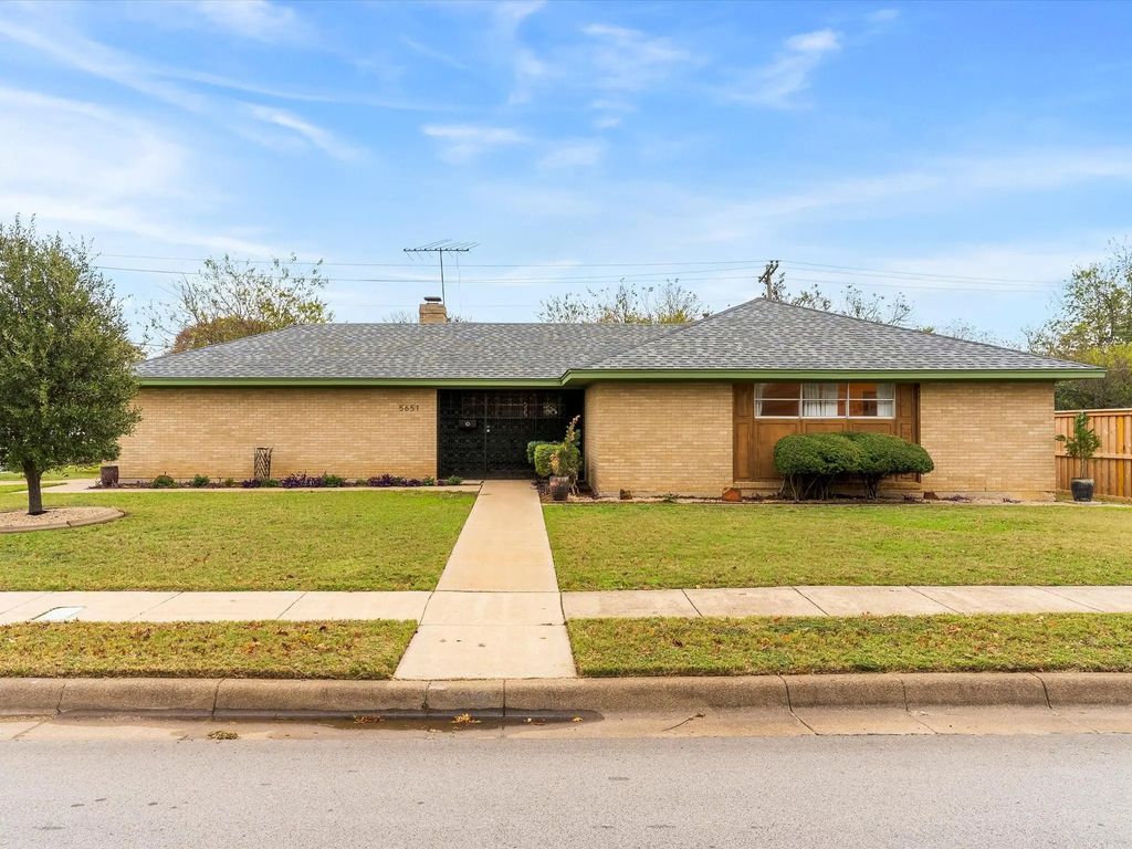5651 Woodway Drive, Fort Worth