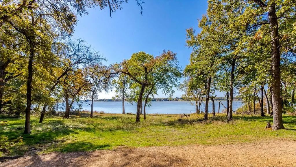 528 Lake Point Drive, Little Elm