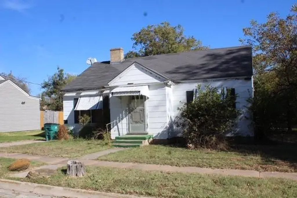 505 Live Oak Street, Bowie