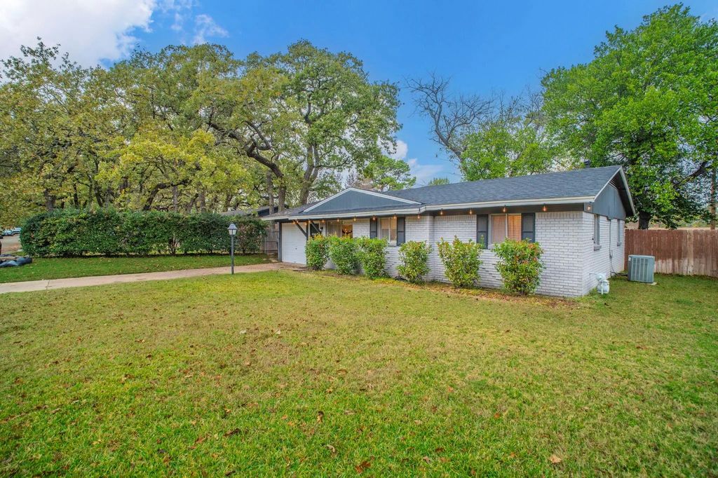 1903 Dogwood Drive, Arlington