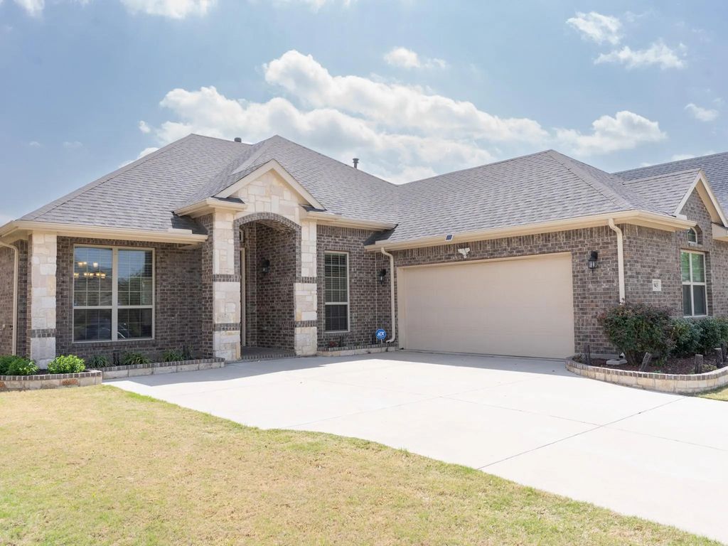 2943 Ladoga Drive, Grand Prairie