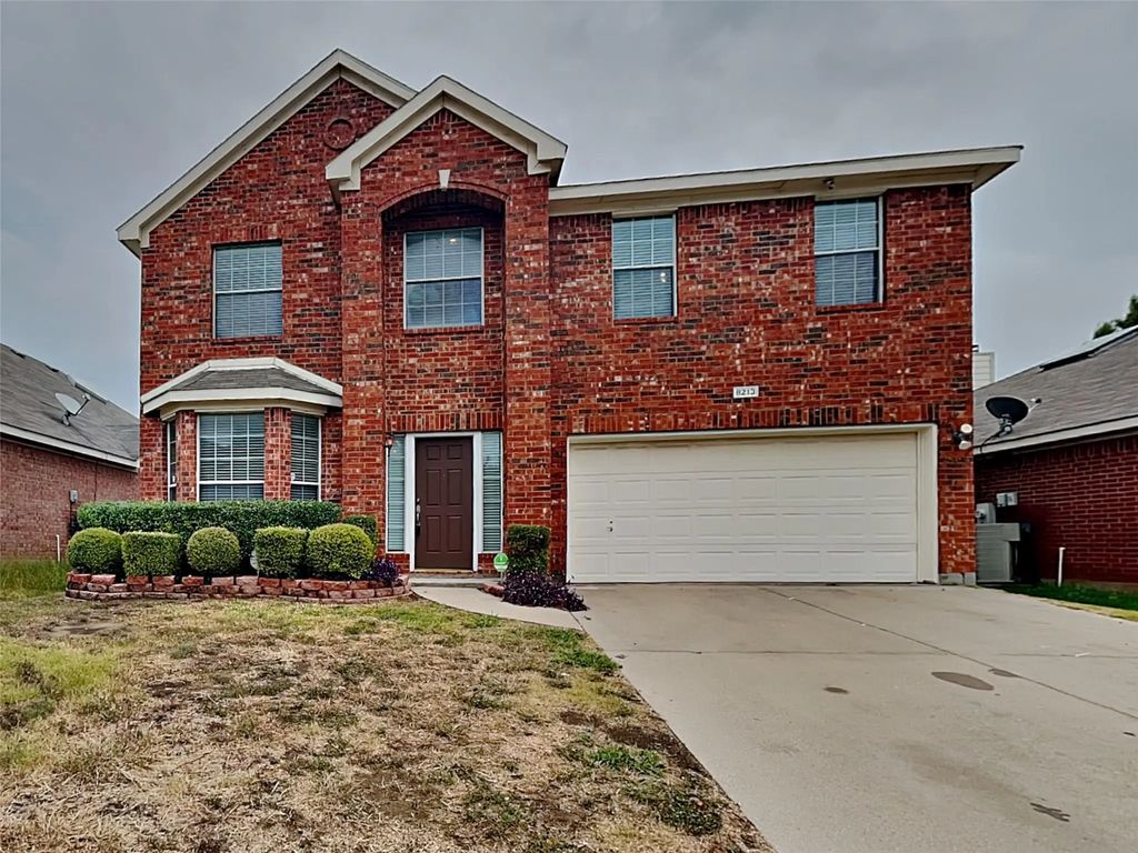 8213 Cedarcrest Lane, Fort Worth
