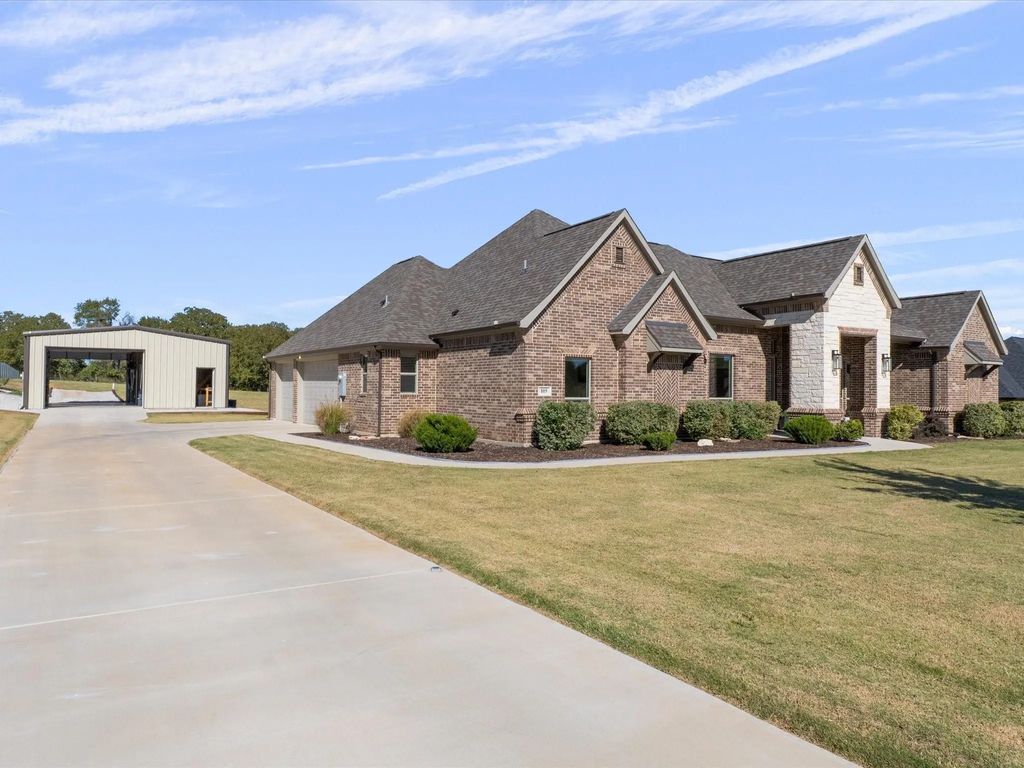 105 Ash Lane, Weatherford