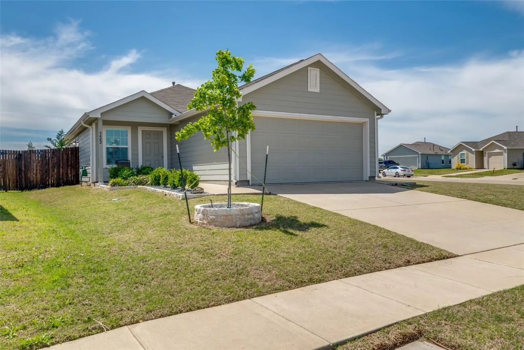 5402 Majestro Way, Forney
