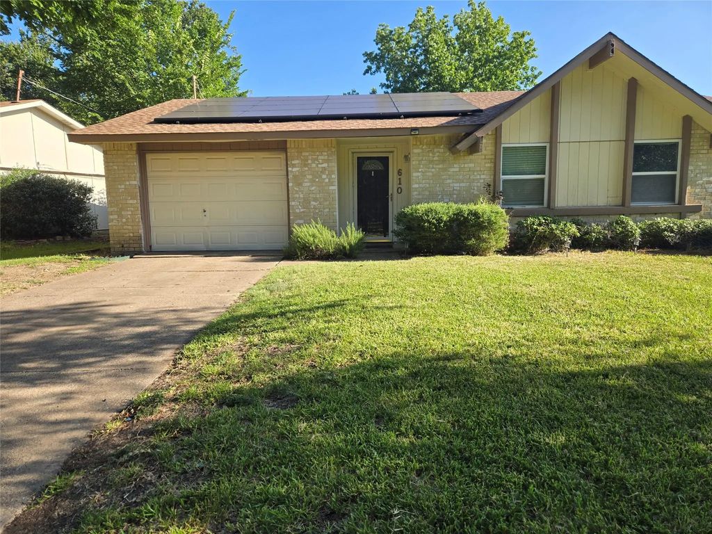 610 Edelweiss Drive, Grand Prairie