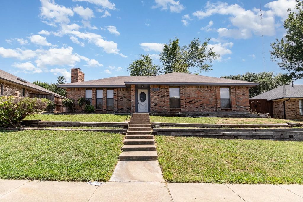 1215 N Slope Drive, Carrollton