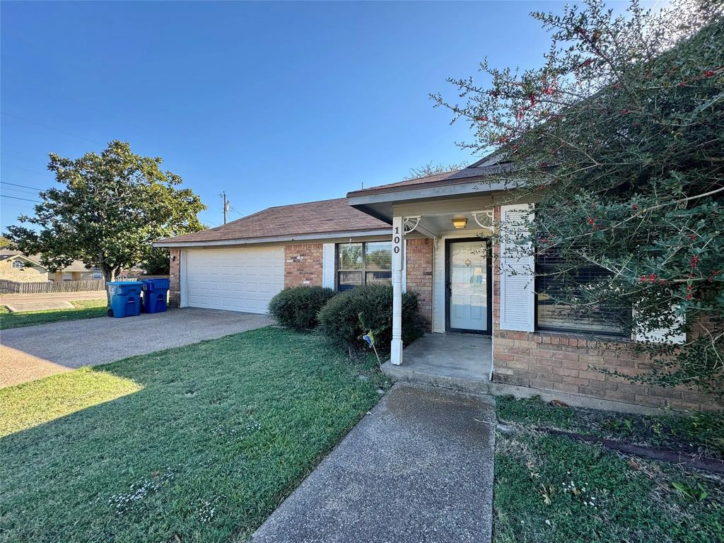100 Marylee Drive, Hewitt