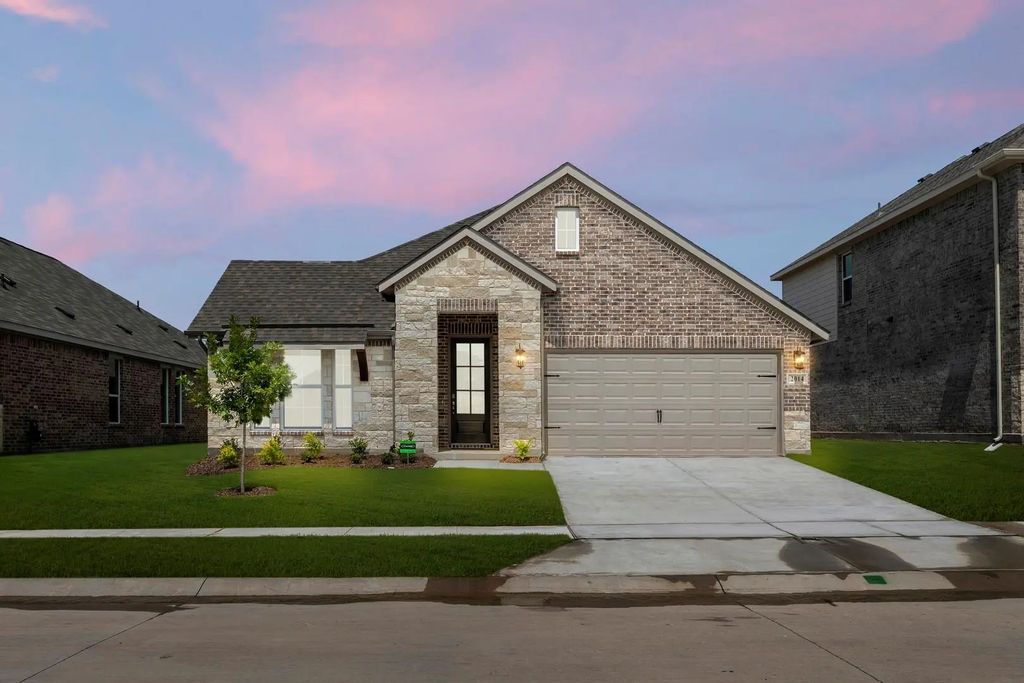 2014 Brackett Pond Road, Forney