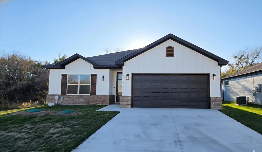 4608 Eagle Nest Court, Granbury