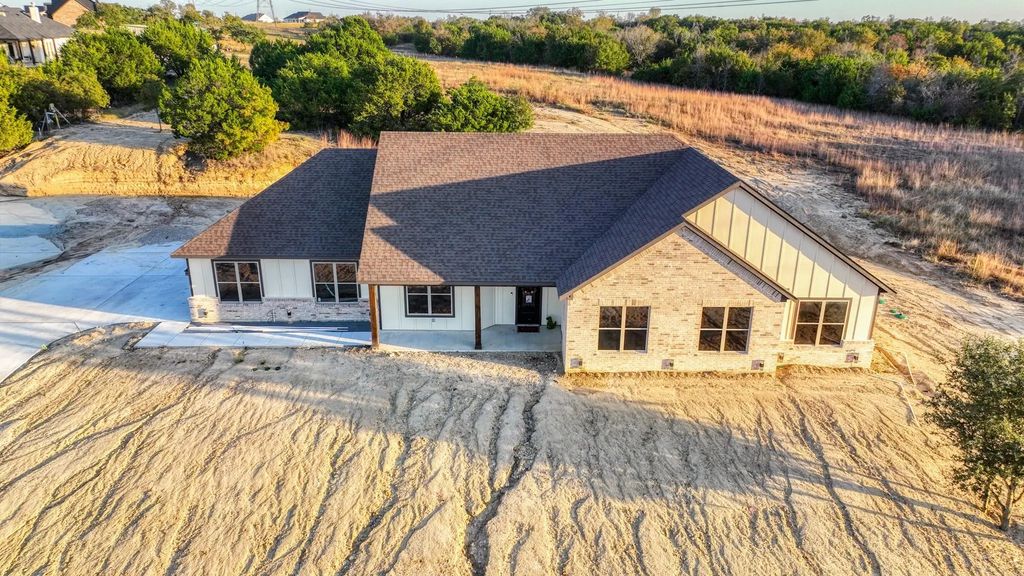 505 Hackamore Court, Weatherford