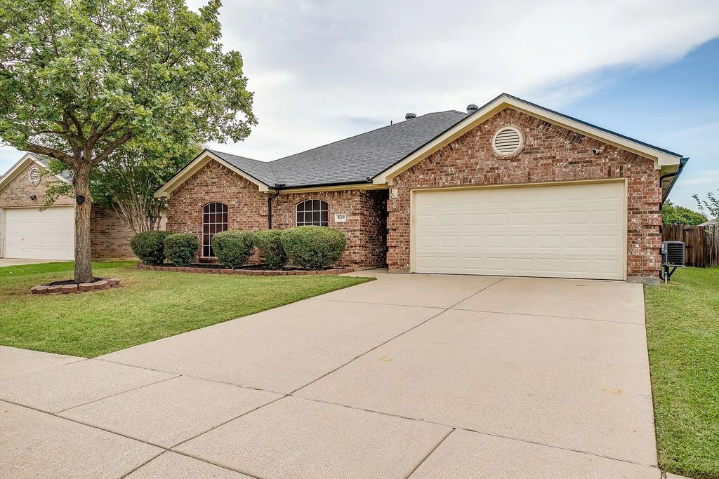 820 Chestnut Avenue, Burleson