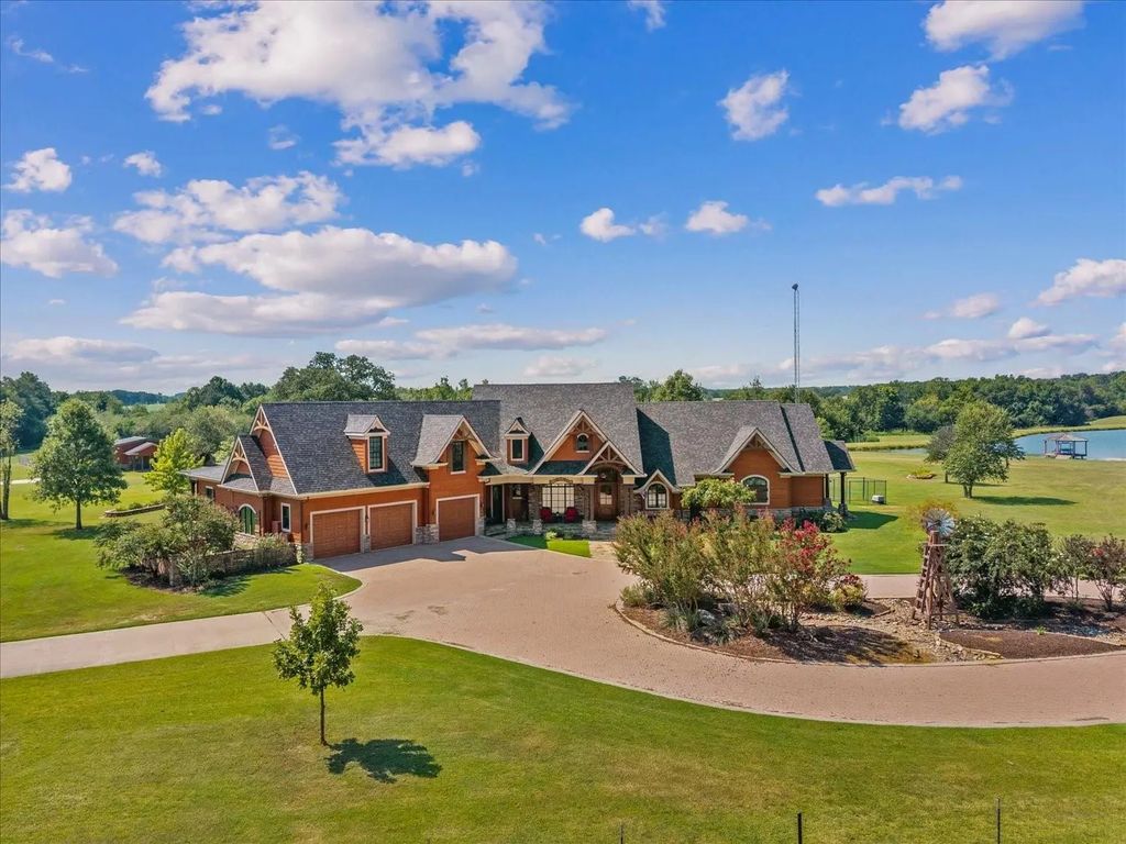 695 County Road 36120 Road, Honey Grove