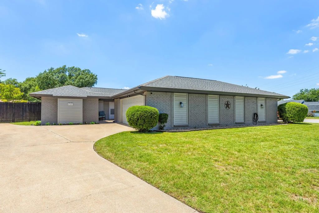 4349 Altamesa Boulevard, Fort Worth
