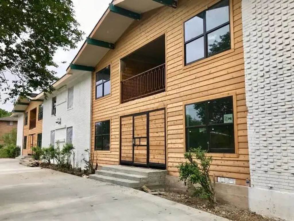 5520 Gaston Avenue 207, Dallas