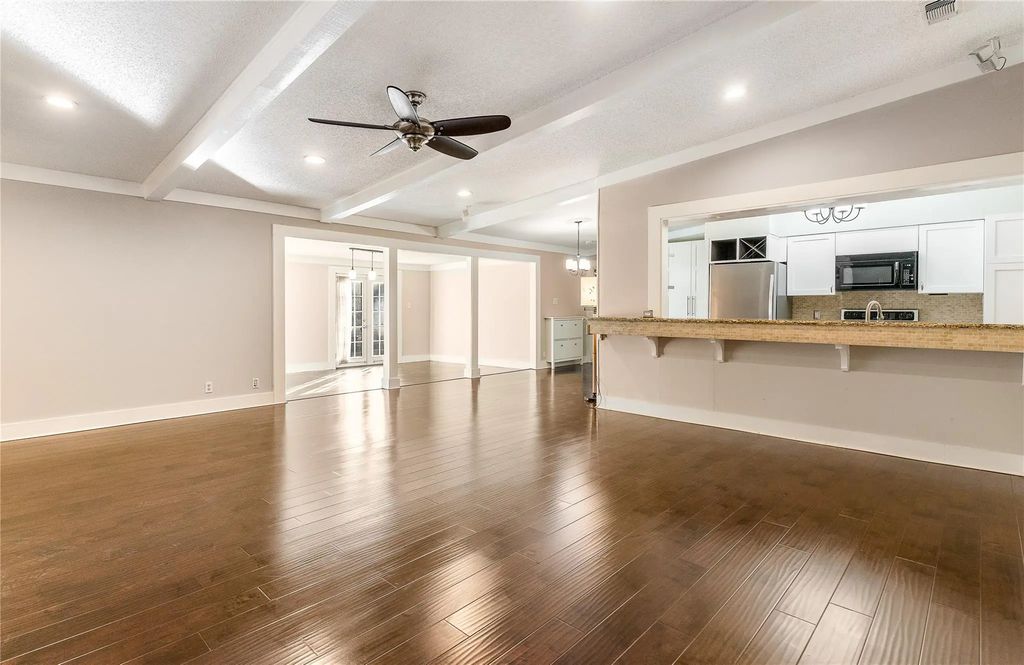 203 Walnut Way, Euless