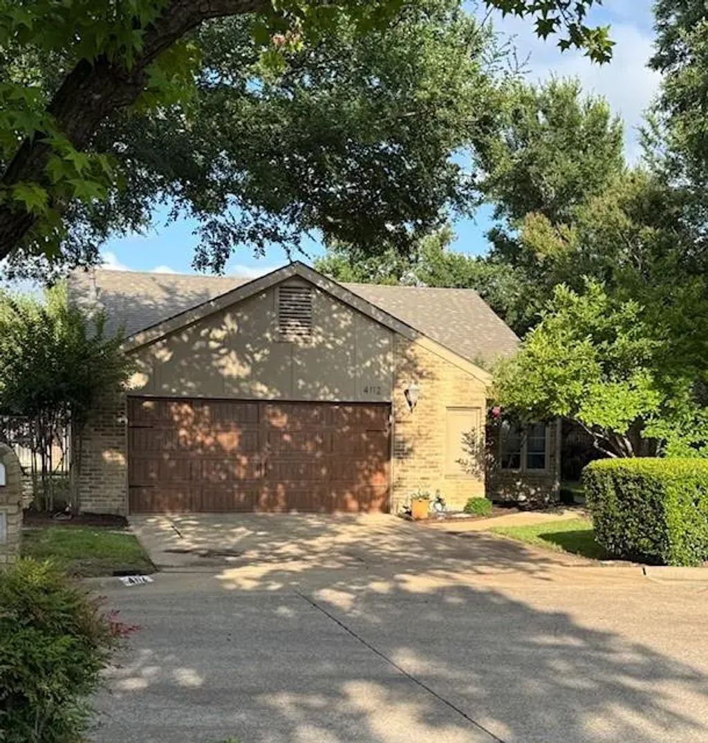 4112 Pokolodi Circle, Addison